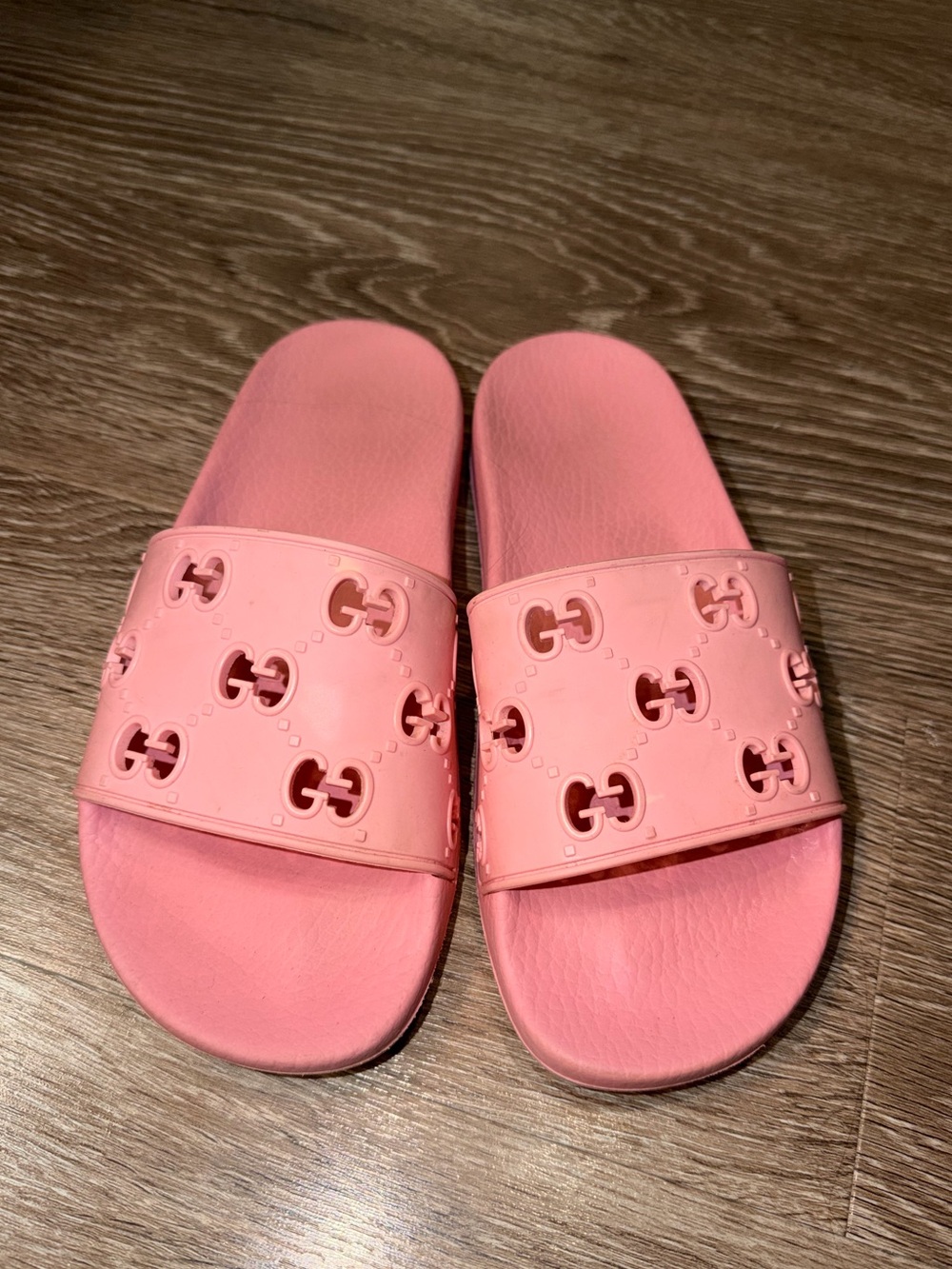 Authentic Gucci GG Rubber Slide Sandals Pink Women’s US 7 (EU 37)